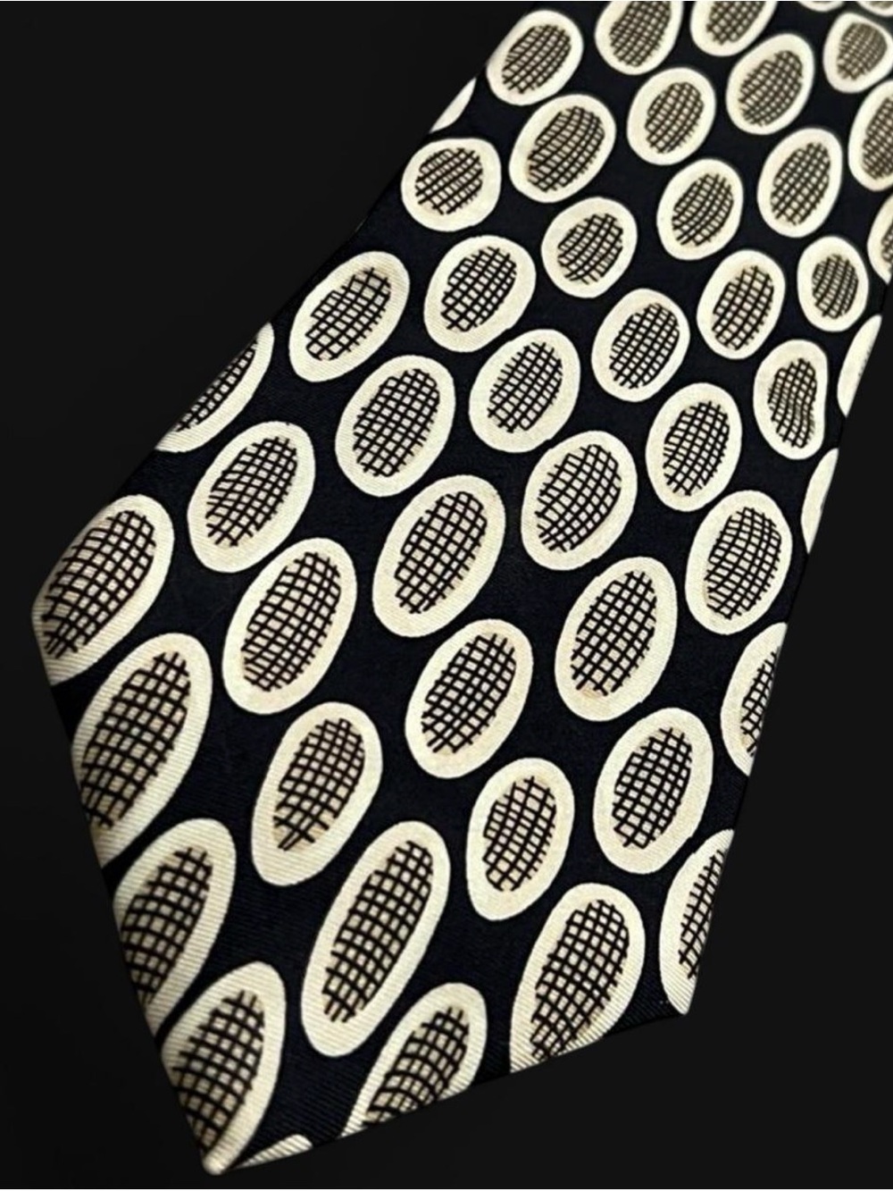Hugo Boss Black Silk Tie with Cream Oval Grid Pattern
